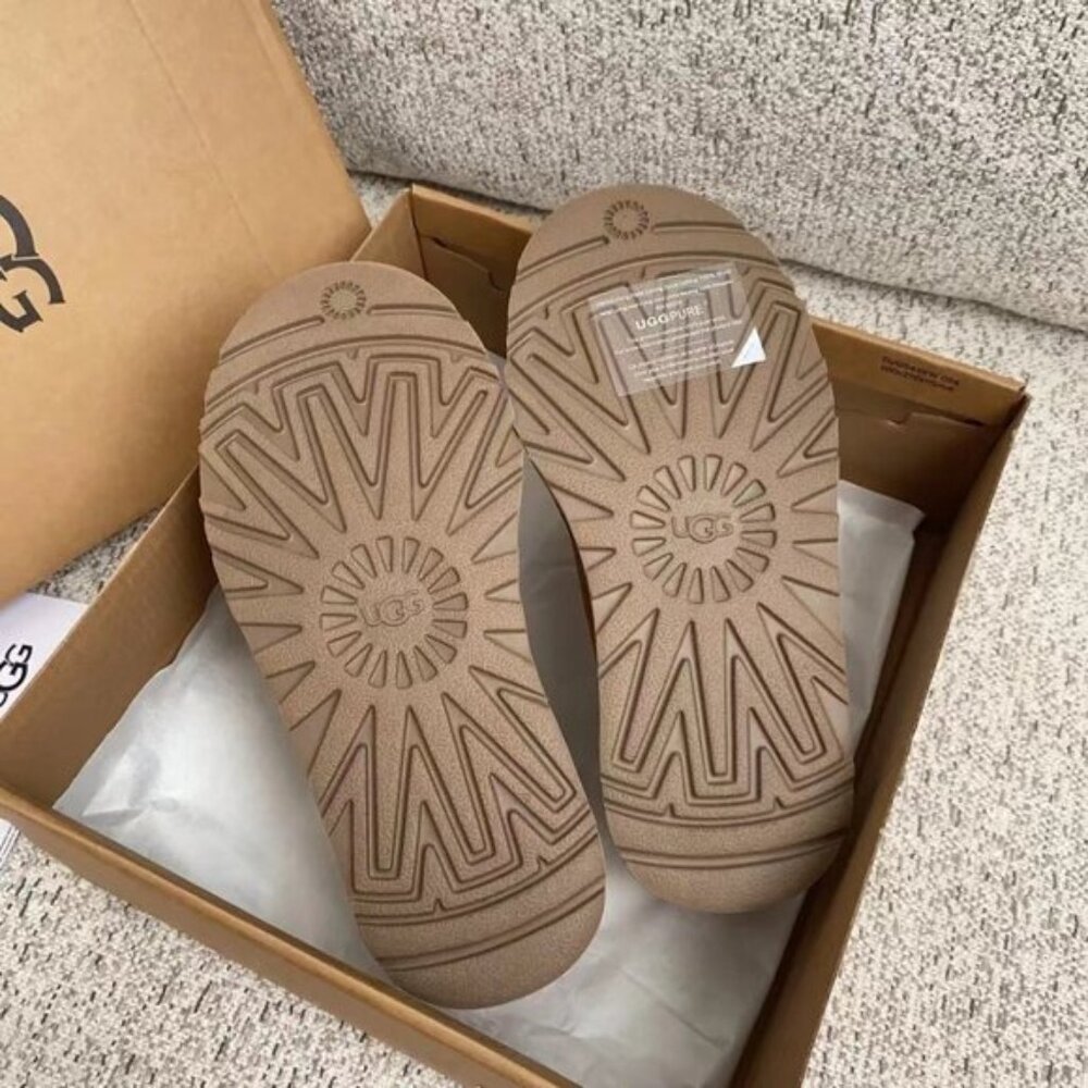 UGG Platform Shoes - Picture 8 of 8